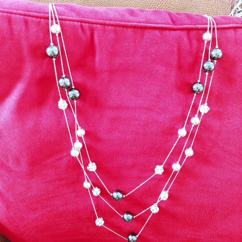 Out on the town fashion necklace